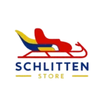 Logo mit einem stilisierten Schlitten in Rot, Gelb und Blau über dem fettgedruckten Text „SCHLITTEN“ in Blau und darunter in kleineren gelben Buchstaben „STORE“, alles auf hellgrauem Hintergrund.